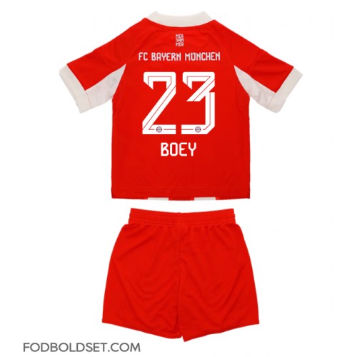 Bayern Munich Sacha Boey #23 Hjemme Trøje Børn 2025-26 Kortærmet (+ Korte bukser)